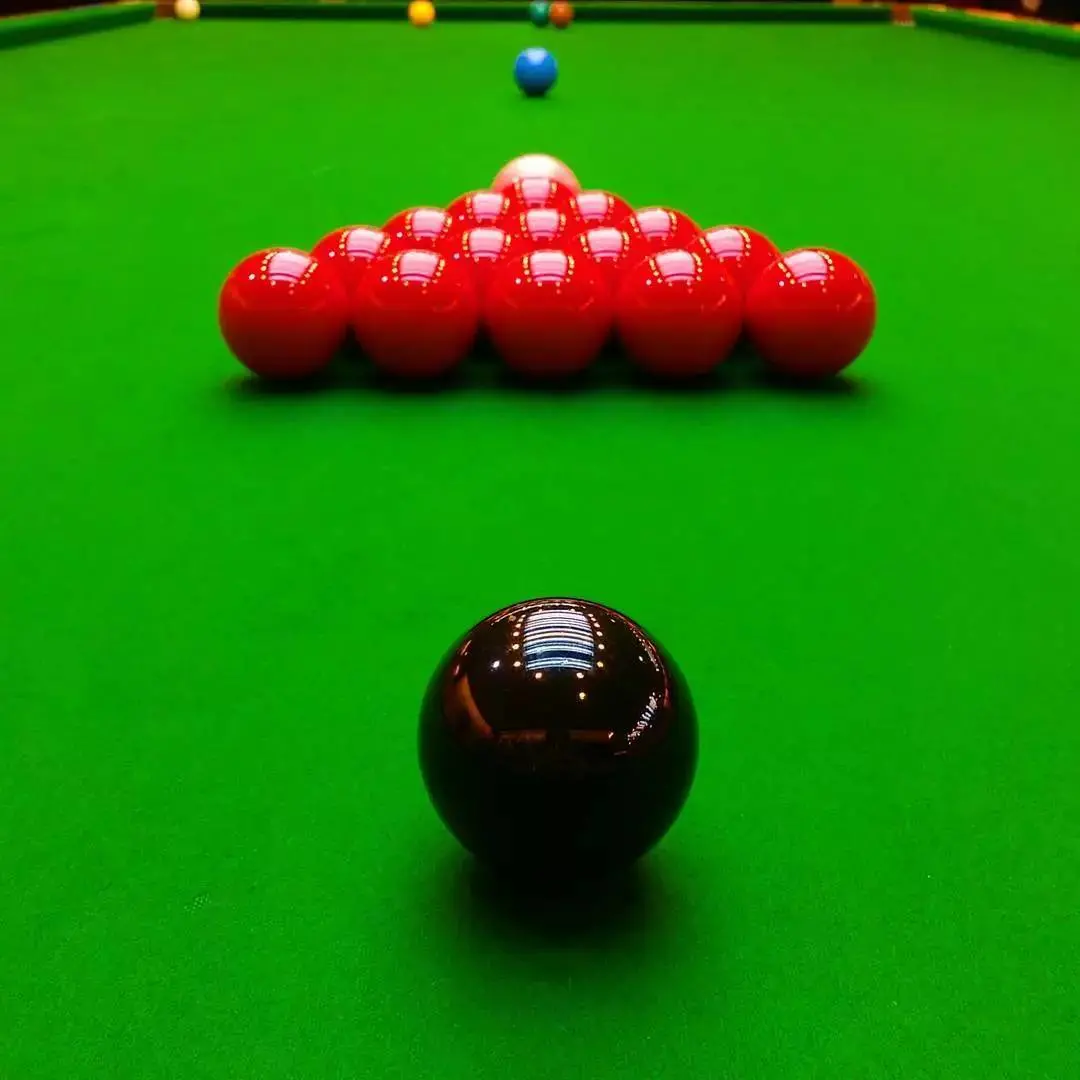 2023斯诺克武汉公开赛：老将傅家俊迎战新锐吴宜泽，巅峰对决点燃全场激情！